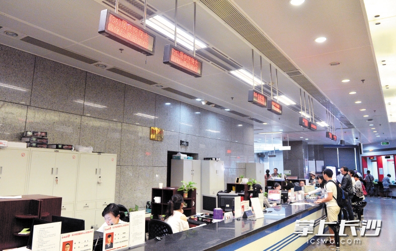 深圳同城24小时医保提取(同城医保卡转移怎么办理)